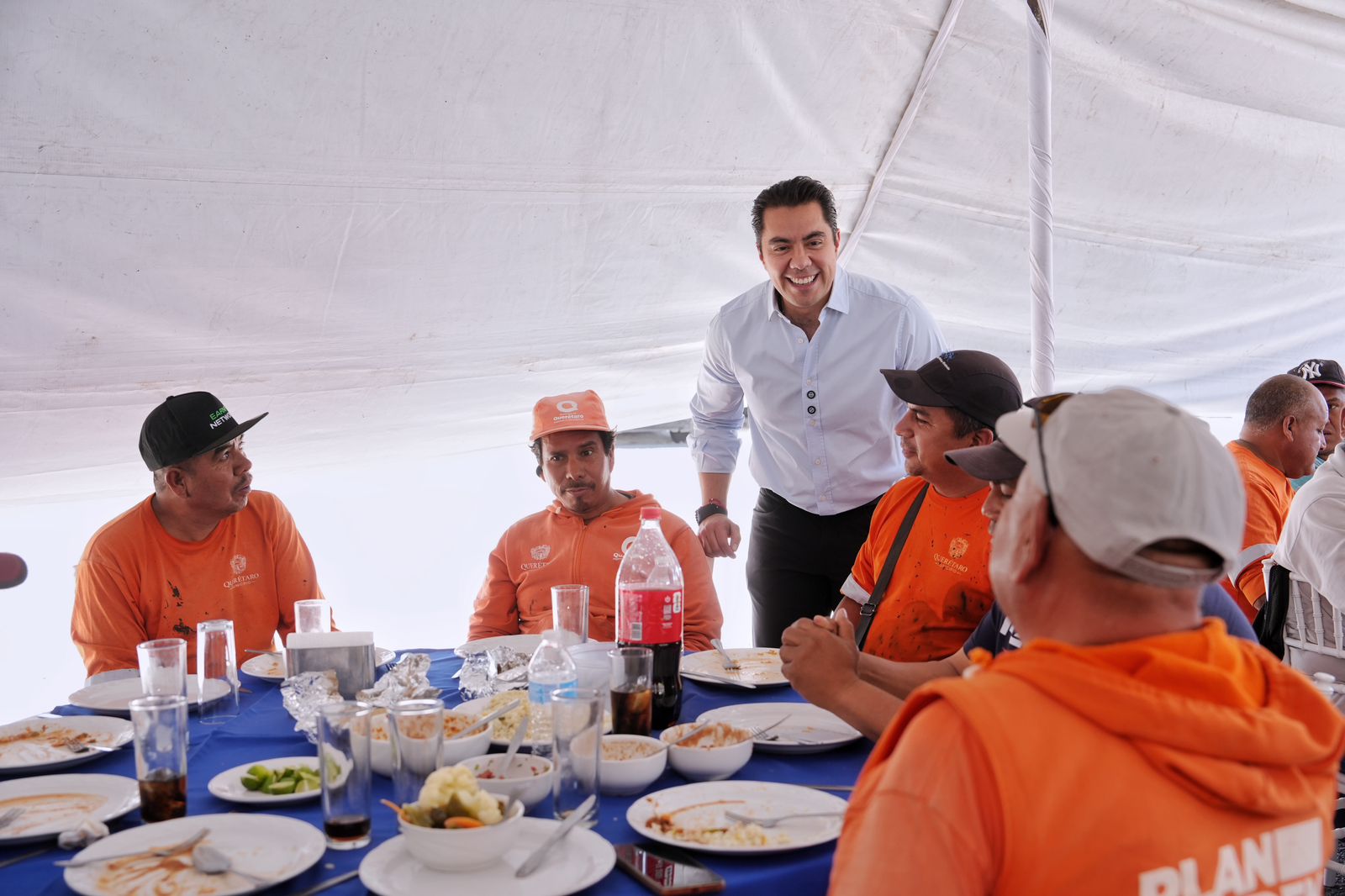 Reconoce Felifer Macías a trabajadores de la Secretaría de Obras Públicas por el “Día de la Santa Cruz”