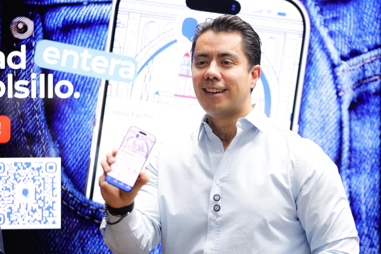 Presenta Felifer Macías la app Ciudad Qro 