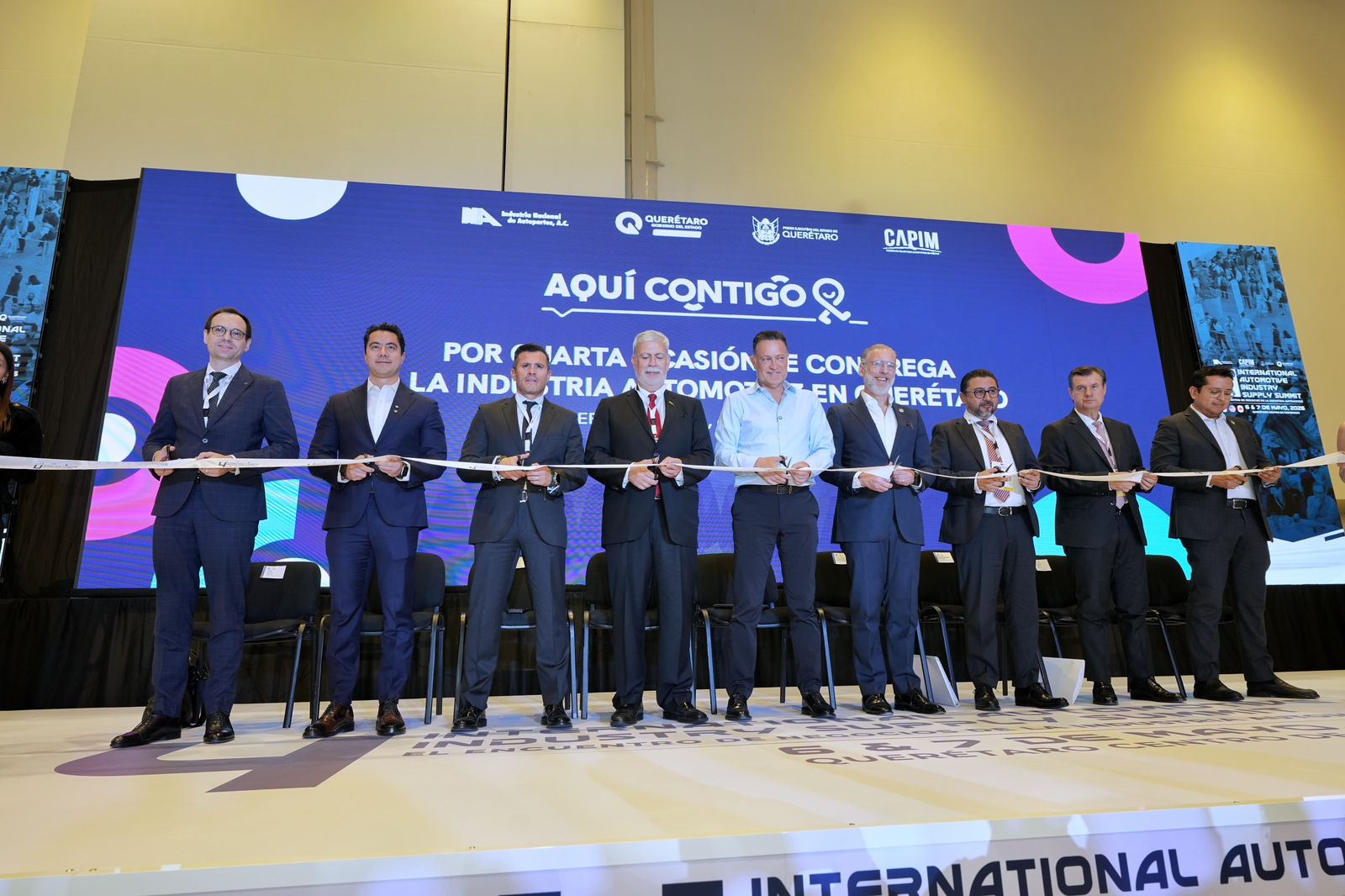 Acompaña Felifer Macías al gobernador durante el International Automotive Industry Supply Summit