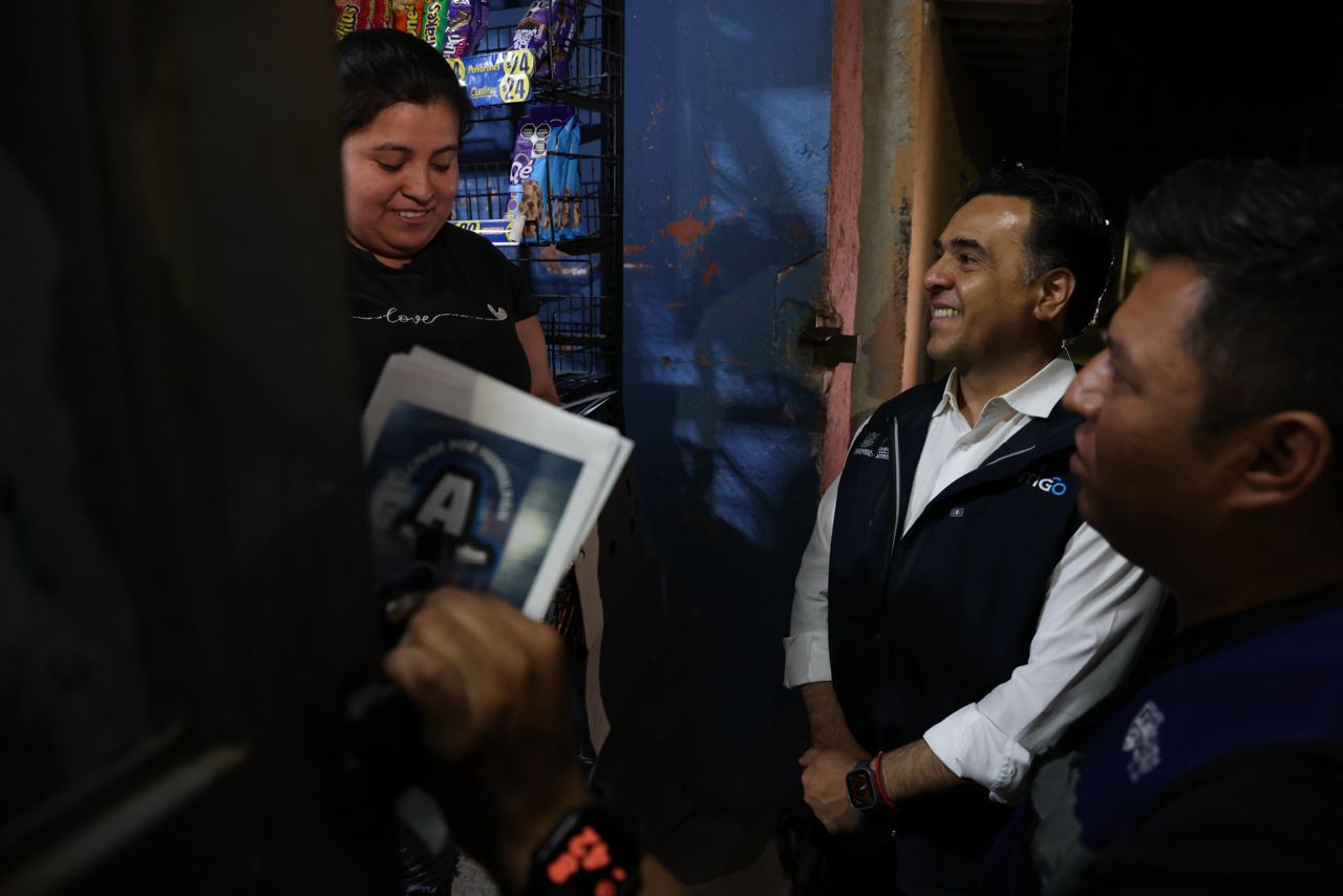 Supervisa Luis Nava obra de rehabilitación en cancha de futbol 5 en Huimilpan