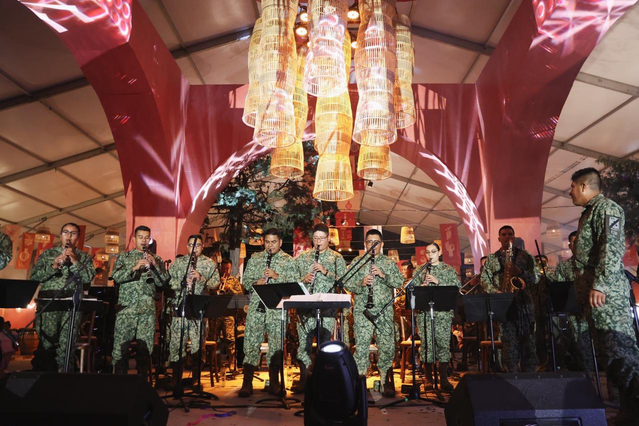Orquesta de la Sedena inaugura Festival del Arte Queso y Vino en Tequisquiapan