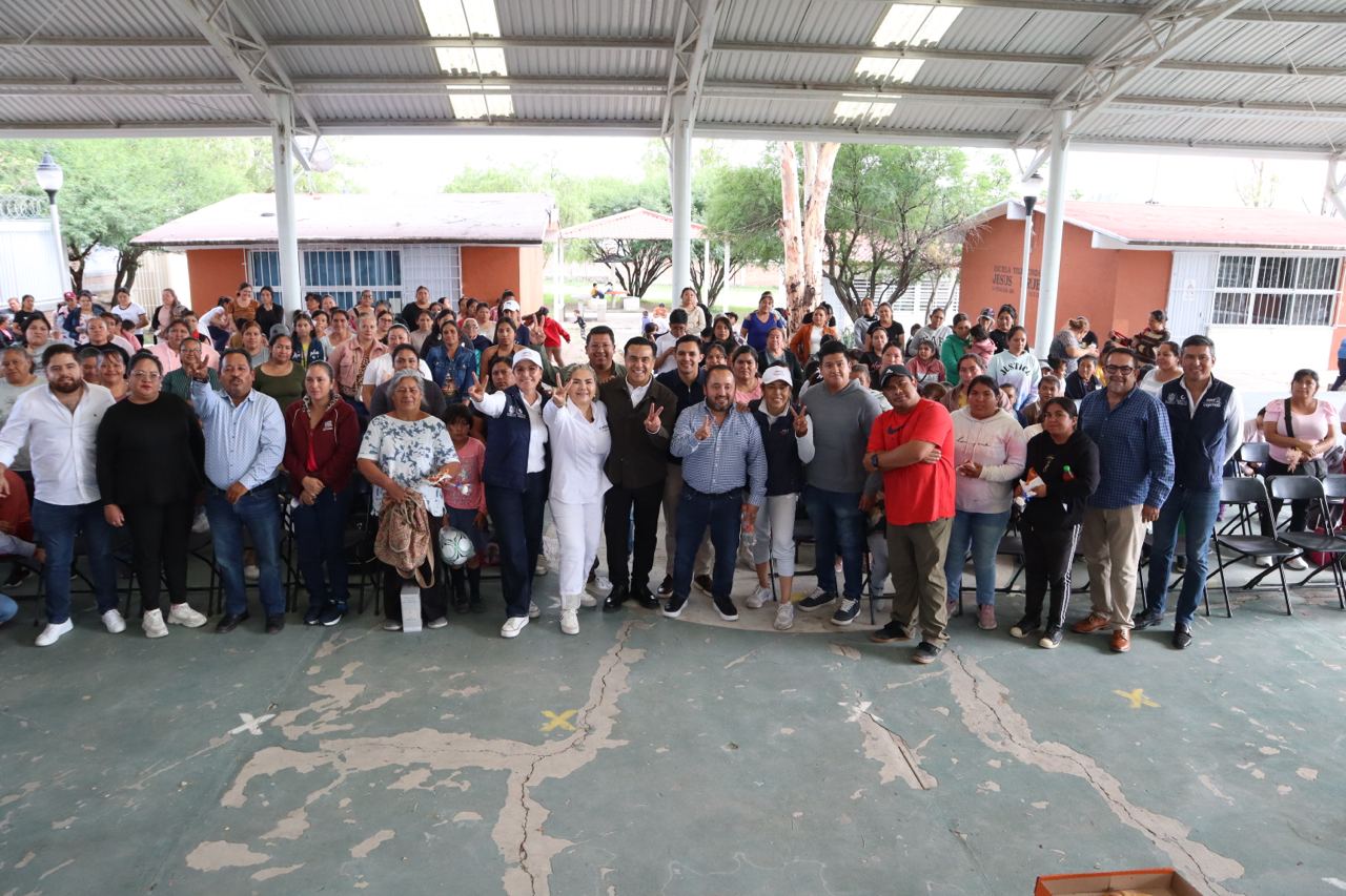 Festeja Luis Nava a mamás de Santa Rosa Jáuregui