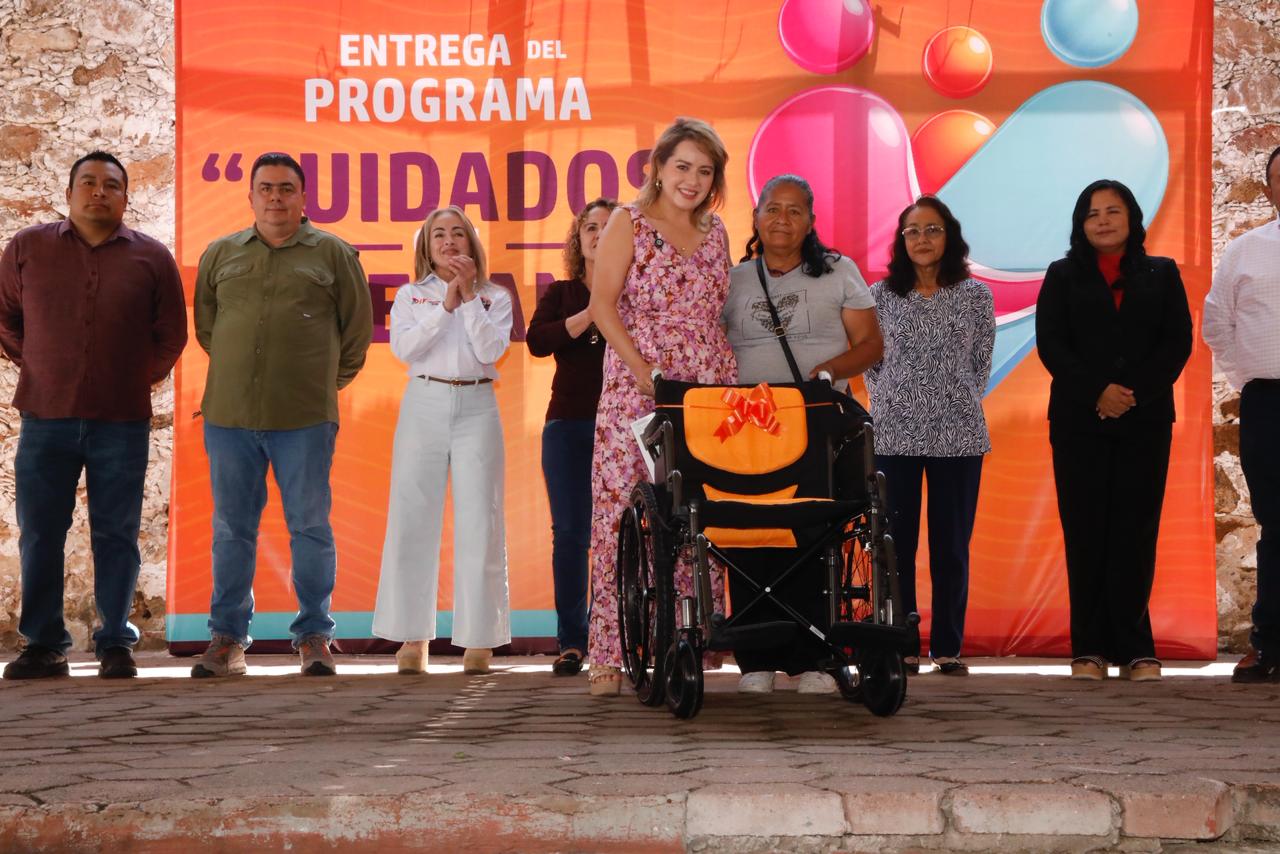 Encabeza presidenta del DIF Colón, Elena Arreguín entrega de 60 aparatos funcionales 